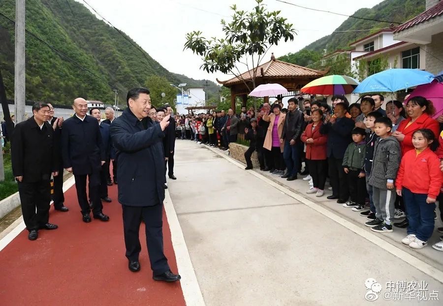 習近平總書記走進陜西中博農業-秦嶺天下電商直播間考察調研